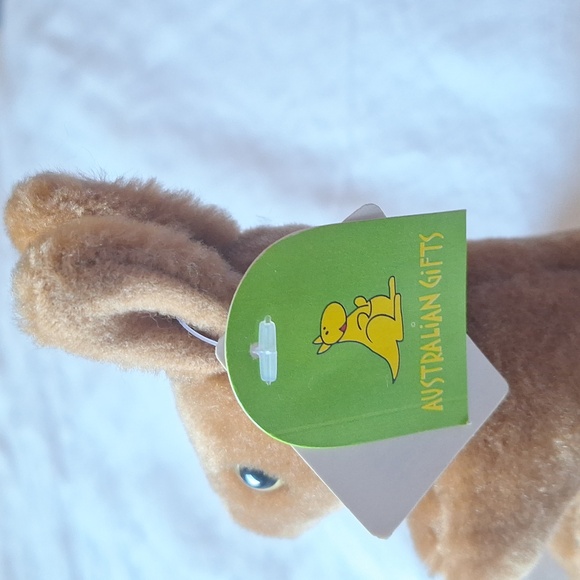 Mini brown kangaroo teddy with baby in  pouch and mini handcrafted boomerang set - Picture 4 of 7